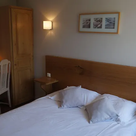 Otel De La Porte Bellon Senlis (Oise)