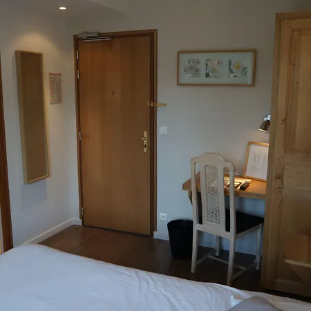 Otel De La Porte Bellon Senlis (Oise)