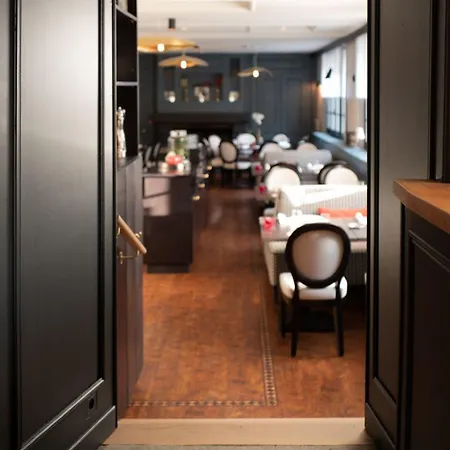 Otel De La Porte Bellon Senlis (Oise)