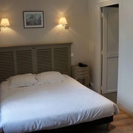 Otel De La Porte Bellon 3*